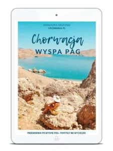 Przewodnik e-book Chorwacja: Wyspa Pag. Autorka Agnieszka Grudziąż (Cromania.pl / HelloCroatia.pl). Na okładce księżycowy krajobraz wyspy Pag, białe skały, turkusowe morze i kobieta siedząca na głazie.
